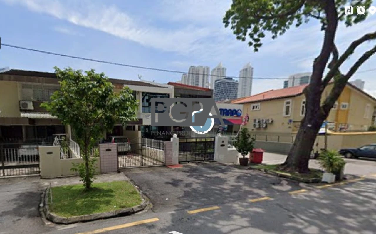 Corner Double-Storey Terrace in Persiaran Midlands, Georgetown.