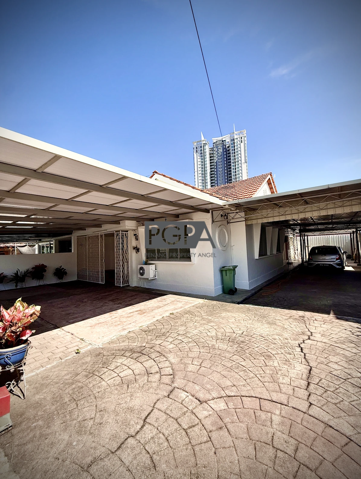 Charming Semi-Detached House in Quiet Cul-de-Sac near Fettes Park, Tanjong Tokong.